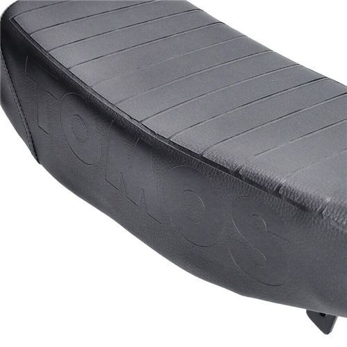 Sadel / buddyseat, svart m. präglad logo på sidan (Tomos A3/A35)